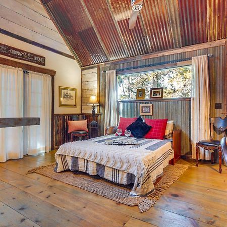 Pet-Friendly Wimberley Cabin With Fire Pit And Hot Tub Экстерьер фото
