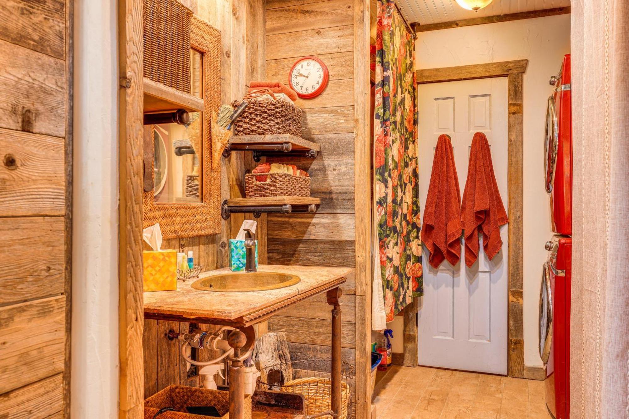 Pet-Friendly Wimberley Cabin With Fire Pit And Hot Tub Экстерьер фото