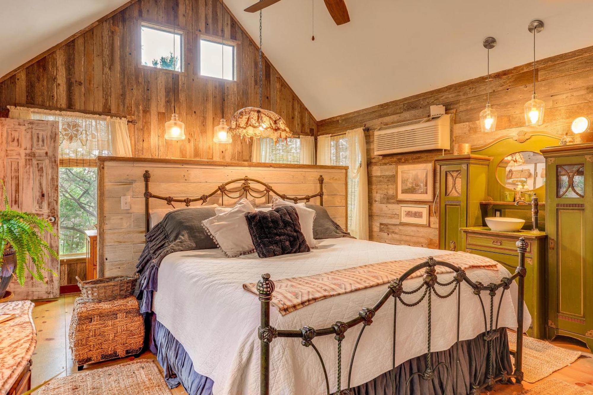 Pet-Friendly Wimberley Cabin With Fire Pit And Hot Tub Экстерьер фото