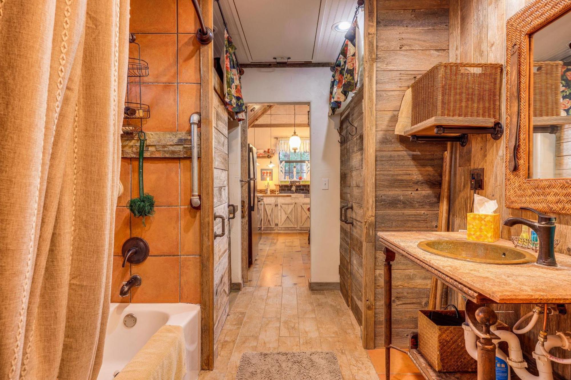 Pet-Friendly Wimberley Cabin With Fire Pit And Hot Tub Экстерьер фото