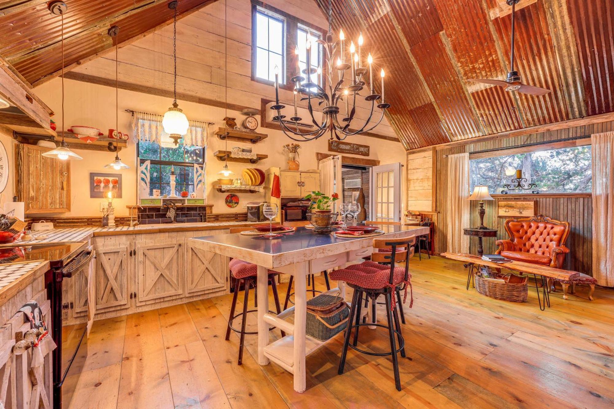 Pet-Friendly Wimberley Cabin With Fire Pit And Hot Tub Экстерьер фото