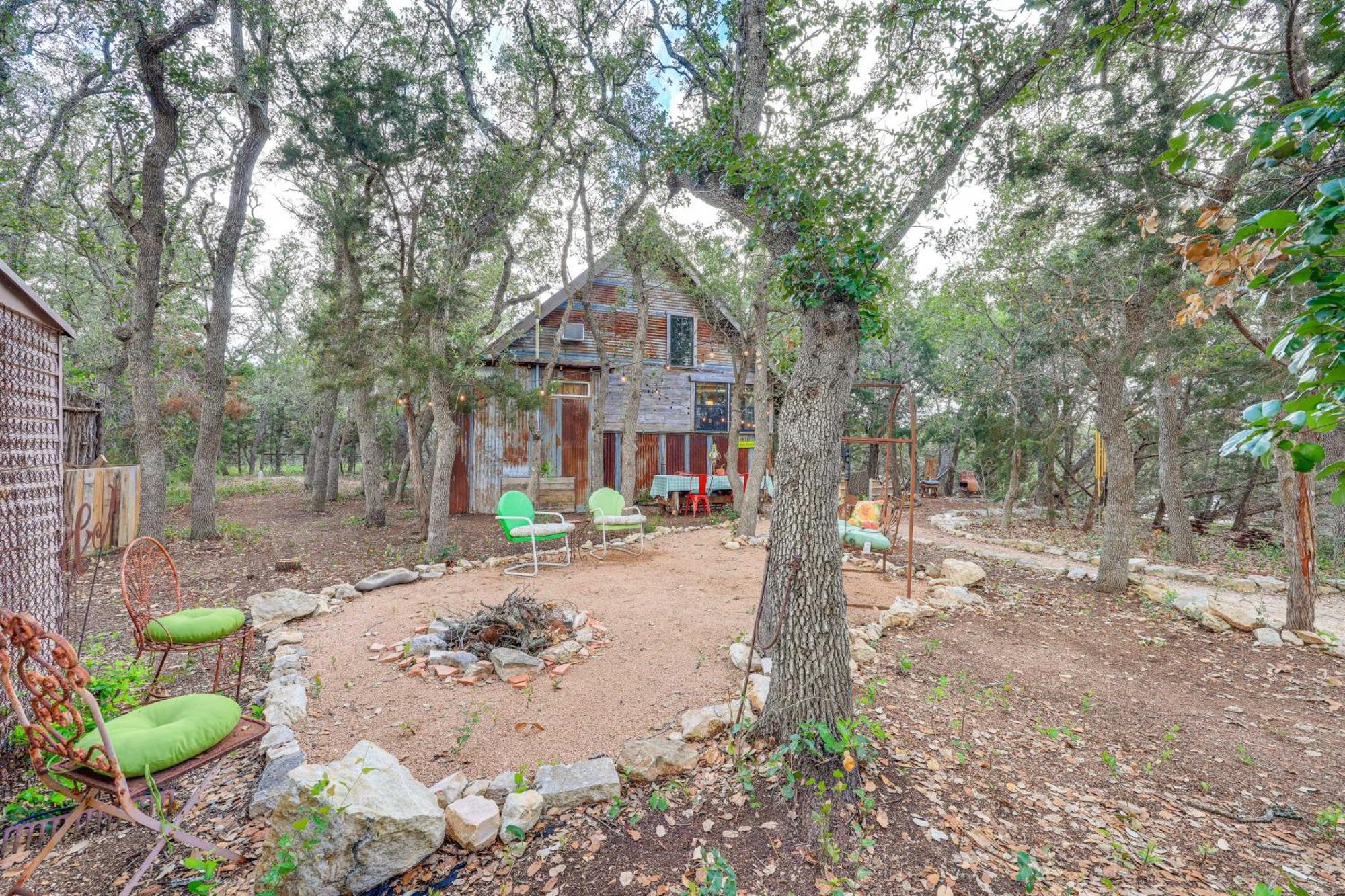 Pet-Friendly Wimberley Cabin With Fire Pit And Hot Tub Экстерьер фото