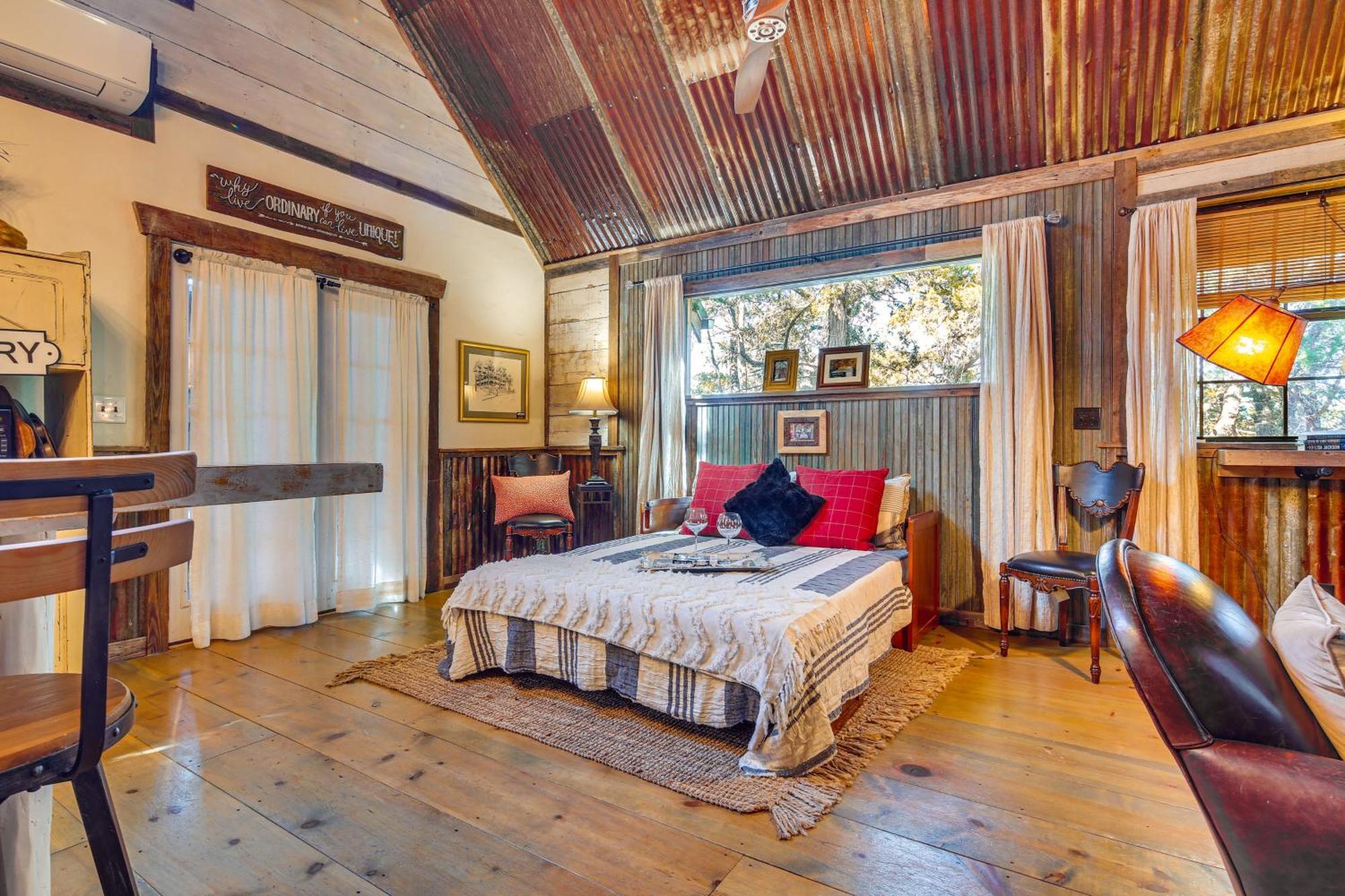 Pet-Friendly Wimberley Cabin With Fire Pit And Hot Tub Экстерьер фото